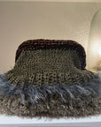 Tasche / Clutch mit Federn, handgehäkelt