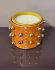 Duftkerze Leder mittelbraun mit Metallkugeln
