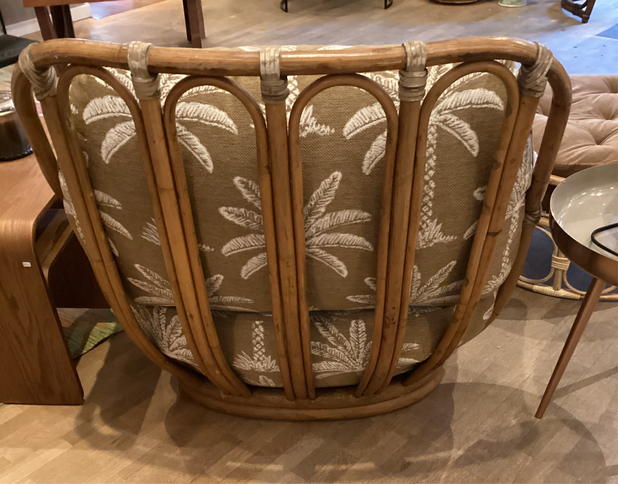 Vintage Sessel Rattan Drehsessel neu bezogen mit Palmenmotiv