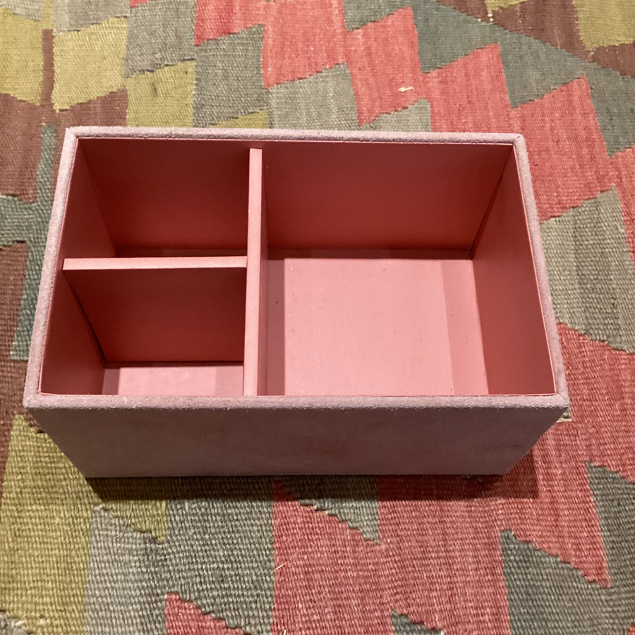 Box rosa aus Velours