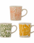 Tasse mit Blüte