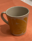 Tasse mit Blüte