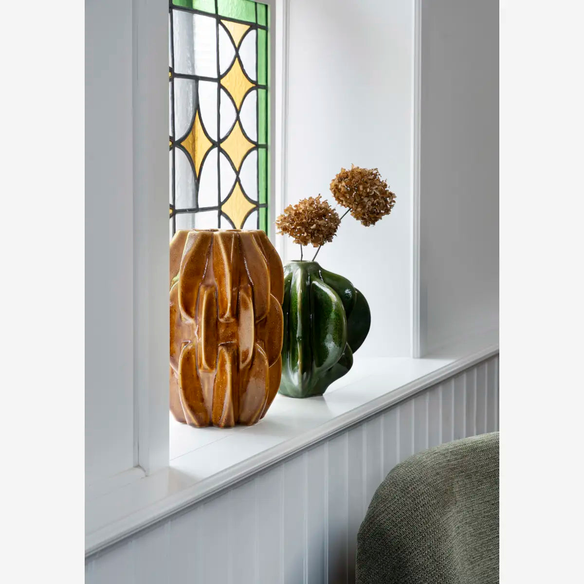 Vase reliefertes Design ocker