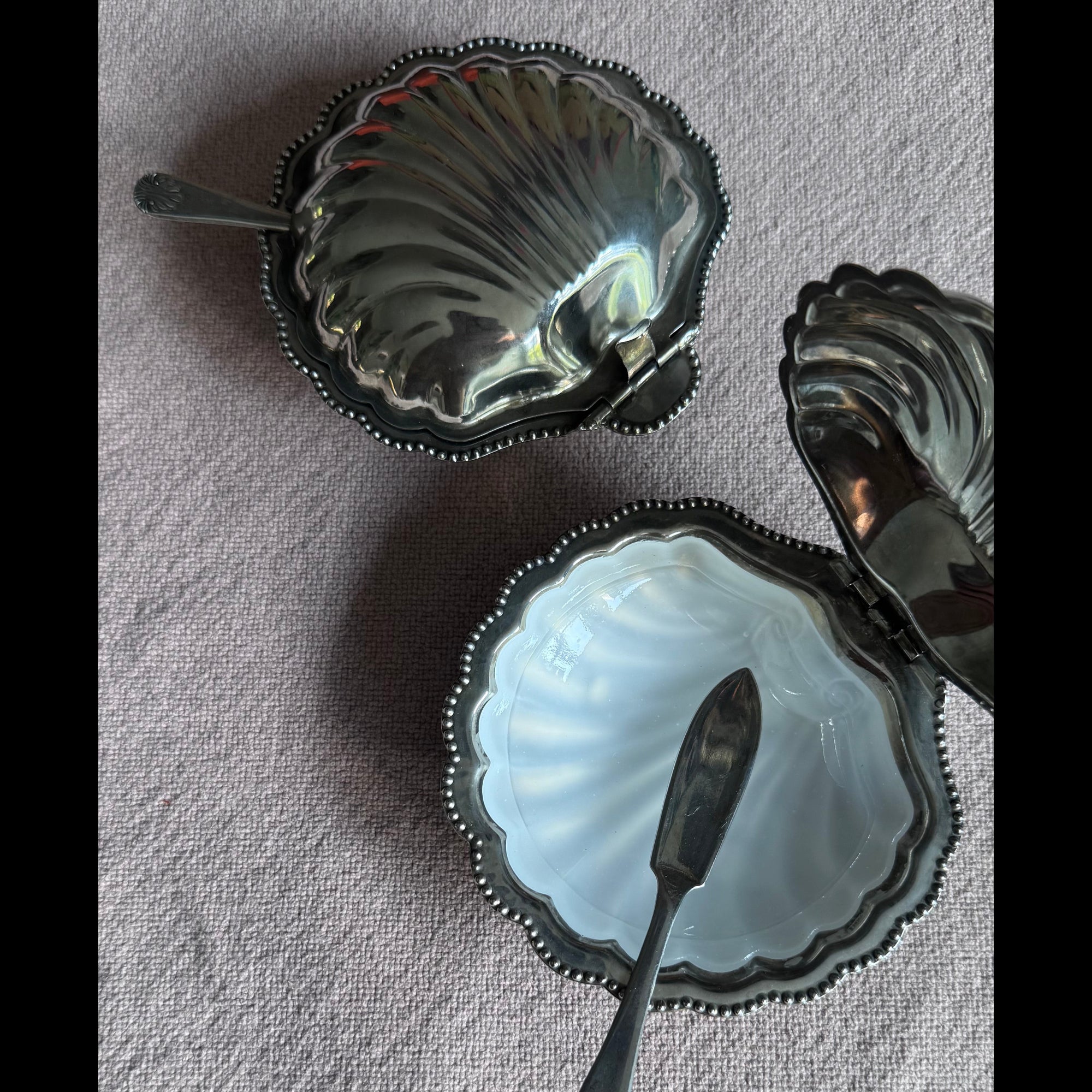 Schale Kaviar / Butter versilbert mit Glaseinsatz und Messer - Vintage