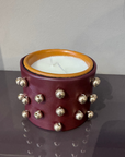 Duftkerze Leder bordeaux  mit Metallkugeln gold