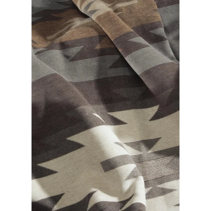 Decke 150 x 200cm Ikat platziert